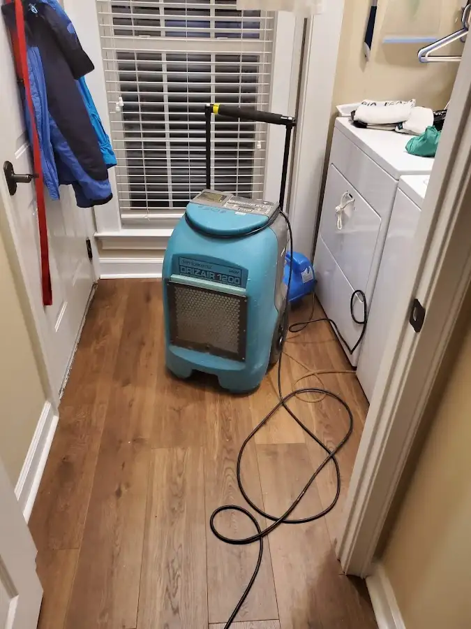 Commercial dehumidifier deployed for Flood Damage Cleanup in Lincoln